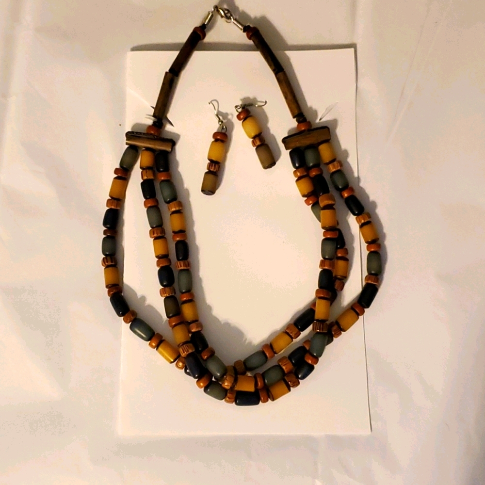 Blue/Wood 3 strand necklace w/earings